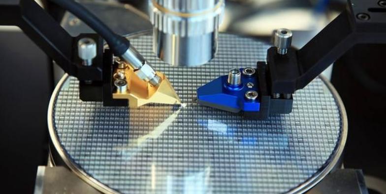 美日荷始料未及，中企搬入首台光刻机，比尔·盖茨的预测对了？ onerror=