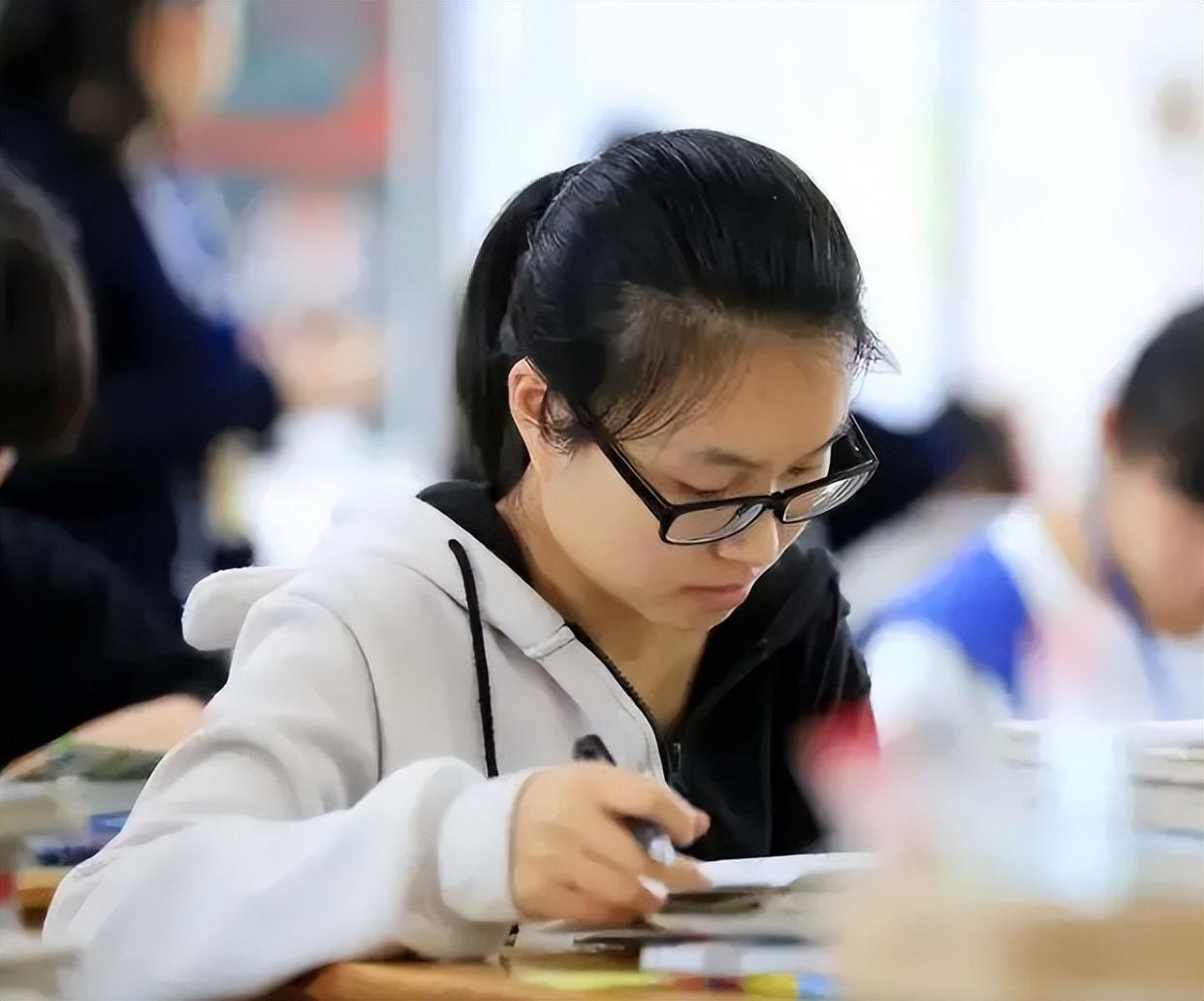 宁夏考生433分捡漏上交，2022首个捡漏王，河南考生哭晕在厕所 onerror=