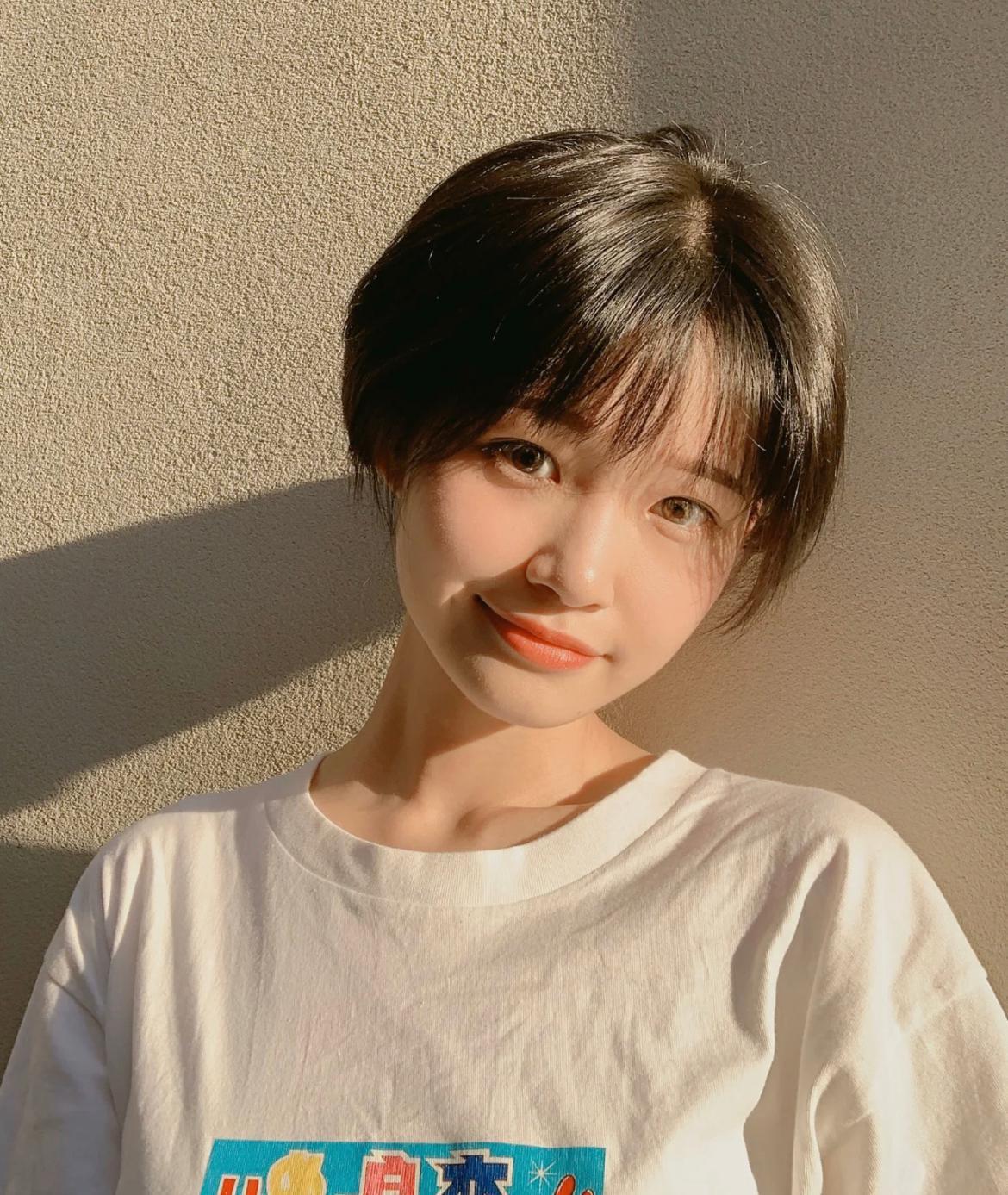 谁说“圆脸”不能剪短发？这4款日系短发，显脸小又可爱好看！ onerror=