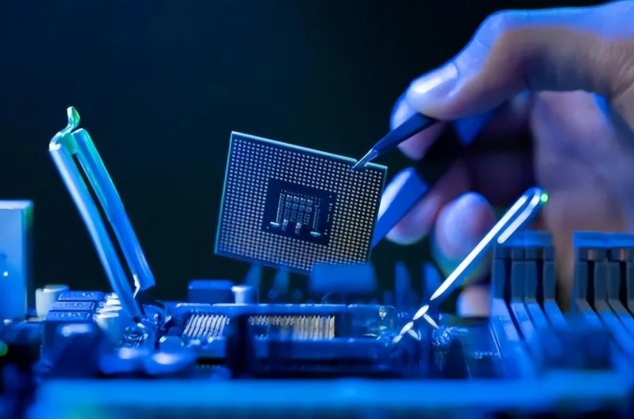 进步相当可观！ASML就华为芯片发声了 onerror=