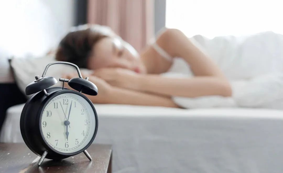 少了这2小时，每天睡够8个小时都没用！ onerror=