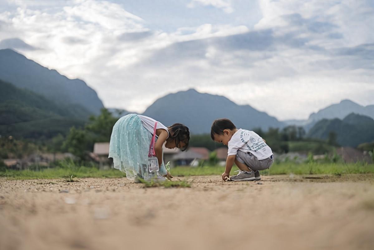 “暑假，去奶奶家还是姥姥家”？娃的回答很一致也很真实，不意外