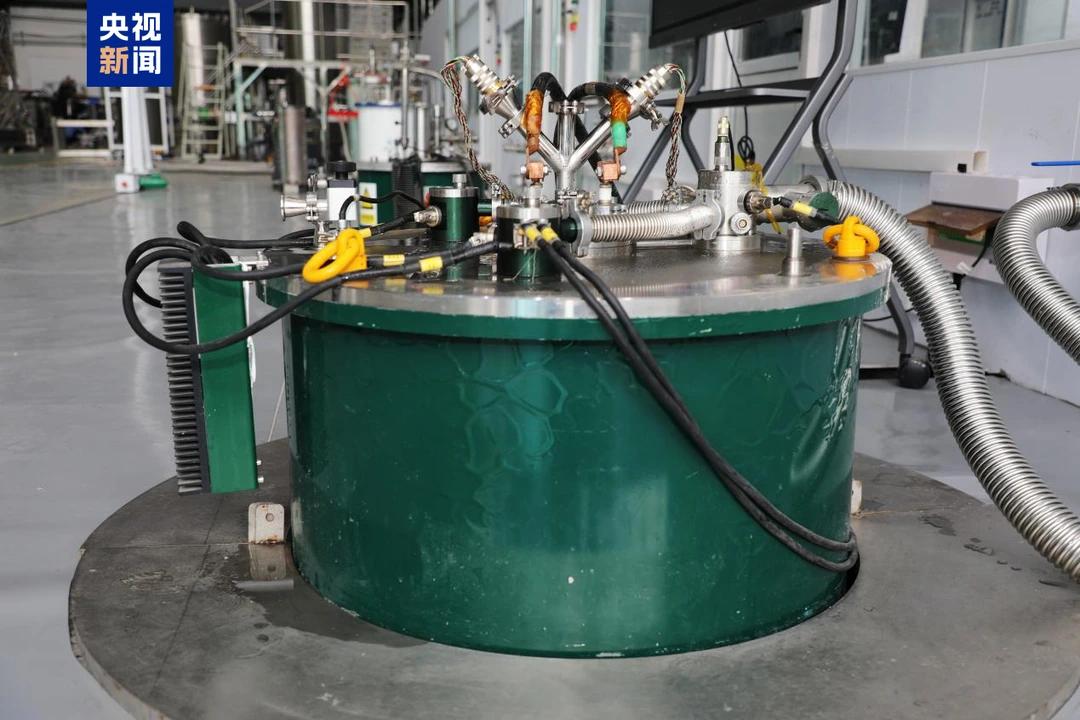 磁场之巅：中国全超导磁体书写35.1特斯拉新纪录 onerror=