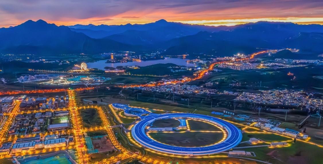 90个足球场那么大，这一超级“放大镜”都有哪些独门绝技？ onerror=