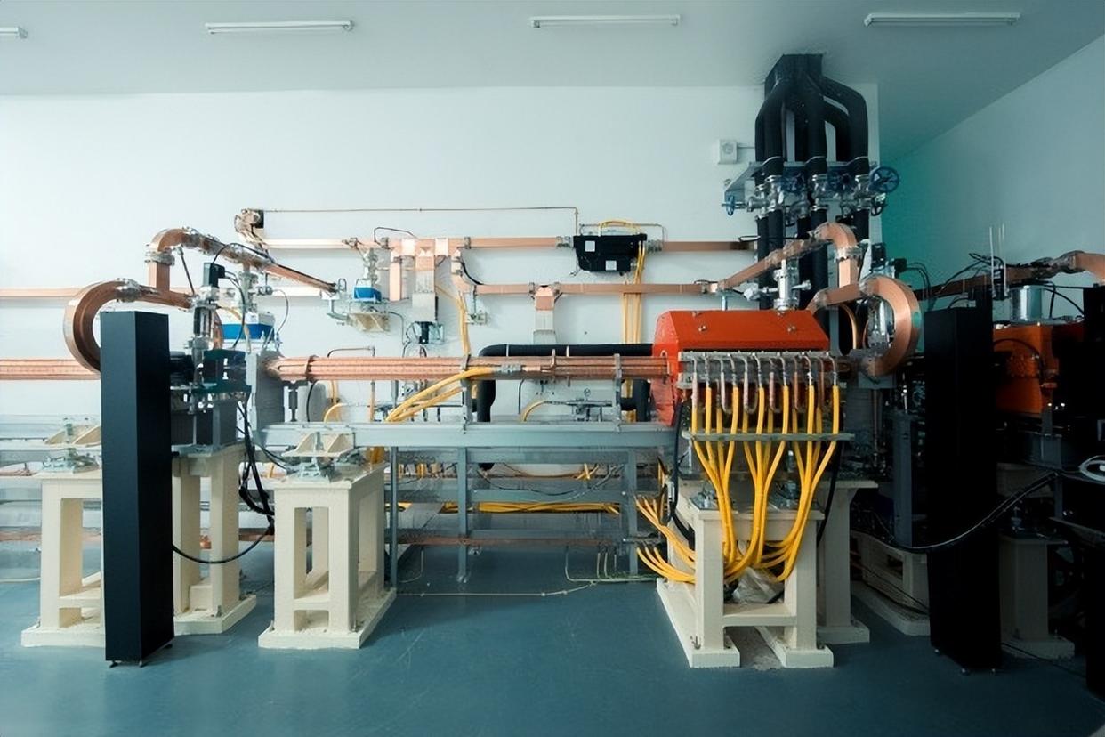 大连相干光源的直线造型，藏着哪些“独门绝技”？丨探微之光 onerror=