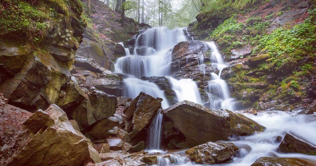 山上为什么会有流不完的水？难道山顶一直在下雨？ onerror=