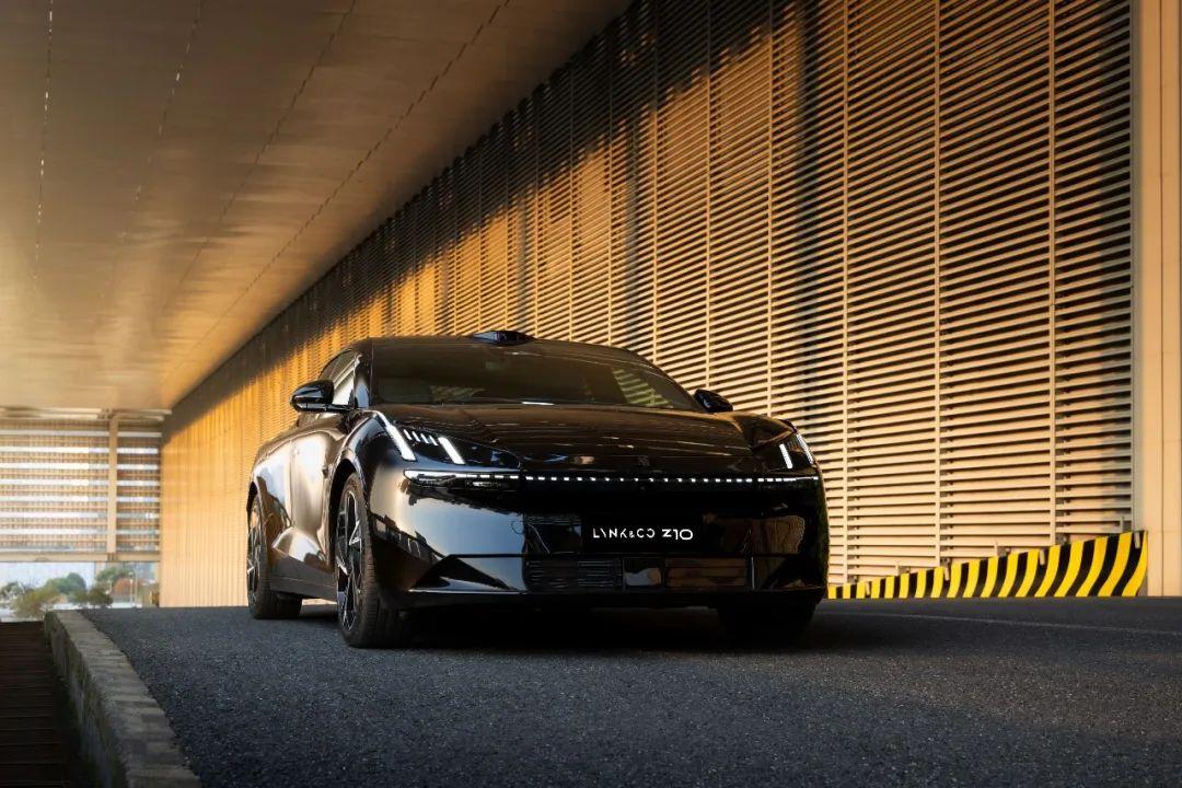 领克Z10：一半最强大脑，一半百万超跑 onerror=