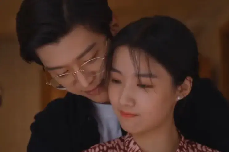 《小巷人家》结局：庄图南还是娶了最爱的李佳，黄玲大方送金项链 onerror=